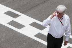 Bernie Ecclestone in der Startaufstellung