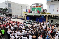 Podio: ganador de la carrera Nico Rosberg, Mercedes AMG F1 W06, con segundo lugar de Lewis Hamilton,