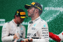 Lewis Hamilton, Mercedes AMG F1 festeggia il secondo posto sul podio