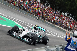 Racewinnaar Nico Rosberg, Mercedes AMG F1 W06 viert feest
