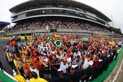 Aficionados en el podium