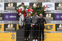 Podium: winnaar Felix Rosenqvist, Prema Powerteam, tweede plaats Charles Leclerc, Van Amersfoort Rac