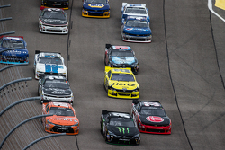 Inicio: Kyle Busch, Joe Gibbs Racing Toyota, Daniel Suárez, Joe Gibbs Racing Toyota y Austin Dillon,