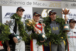 Podium: winnaar Felix Rosenqvist, Prema Powerteam, tweede plaats Charles Leclerc, Van Amersfoort Rac