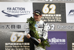 Podium: tweede plaats Charles Leclerc, Van Amersfoort Racing viert feest