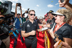 Jeff Gordon, Hendrick Motorsports Chevrolet arrives at drivers meeting