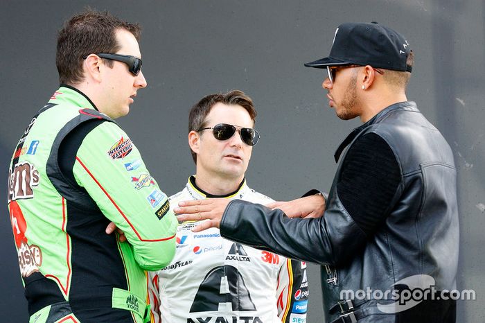 Na final, que seria também sua despedida, Gordon recebeu a ilustre visita de Lewis Hamilton.