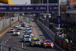 Стартові події Роб Хафф, Honda Civic TCR, West Coast Racing та Хорді Жене, SEAT Leon, Team Craft-Bam