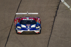 Chip Ganassi Racing Ford GT LM hace una vuelta de desfile