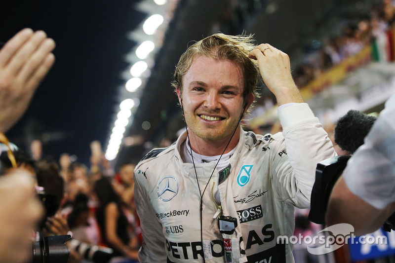 1. Nico Rosberg, Mercedes AMG F1, feiert im Parc Fermé