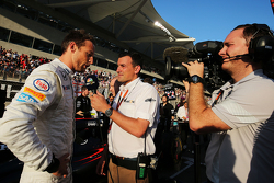 Jenson Button, McLaren, mit Will Buxton, NBC Sports