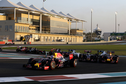 Daniel Ricciardo, Red Bull Racing RB11 au départ de la course