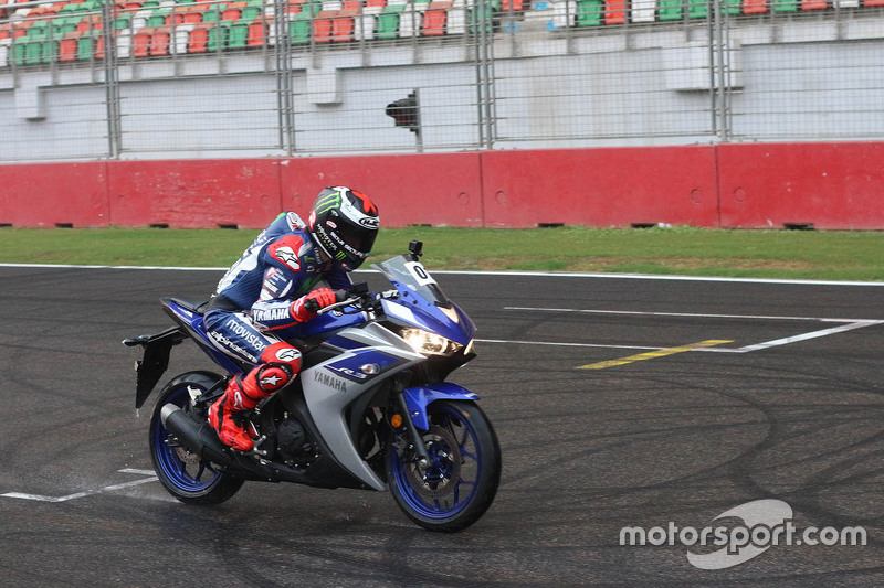 Jorge Lorenzo, Yamaha Fabrika Takımı ve Yamaha YZF-R3