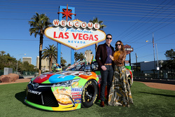NASCAR-Champion Kyle Busch, Joe Gibbs Racing Toyota, mit Frau Samantha