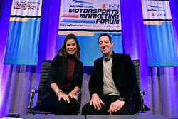 NASCAR-Reporter Jamie Little mit NASCAR-Champion 2015 Kyle Busch, Joe Gibbs Racing Toyota