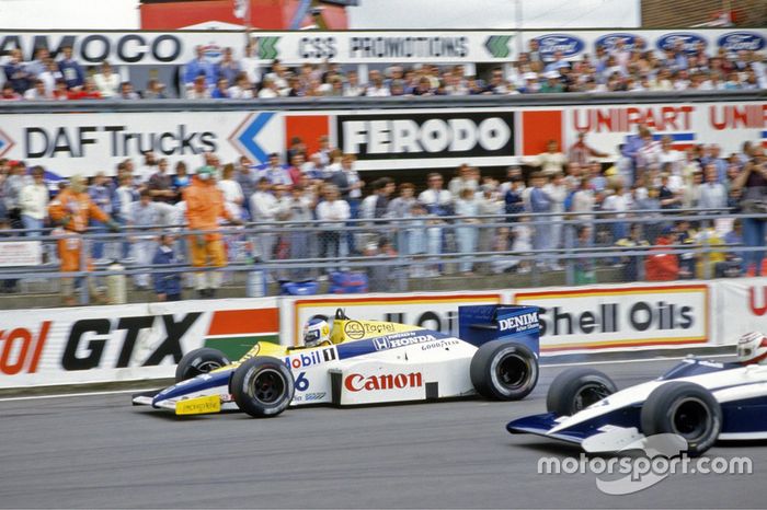 Em 1985, Keke Rosberg de Williams e Nelson Piquet, de Brabham, lutam por posição na Inglaterra.