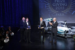 Sebastian Vettel, Scuderia Ferrari met Nico Rosberg, Mercedes AMG F1