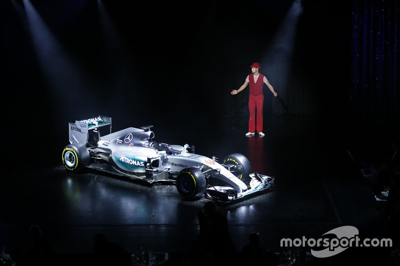 Título de ganador Mercedes AMG F1 W06 de Lewis Hamilton.