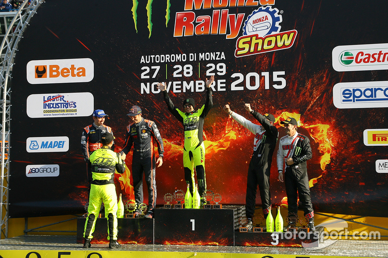 Podium: winners Valentino Rossi and Carlo Cassina, Ford Fiesta, second place Thierry Neuville and Ju