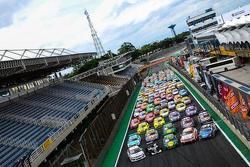 Os 130 carros que participaram das cinco categorias no fim de semana em Interlagos