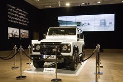 Veiling twee miljoenste Land Rover Defender