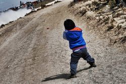 Un joven fan boliviano