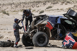 #314 Peugeot: Sèbastien Loeb, Daniel Elena after their crash