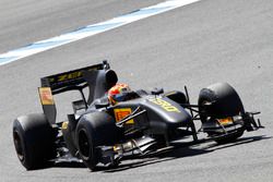 F1 Pirelli Prueba: Lucas di Grassi