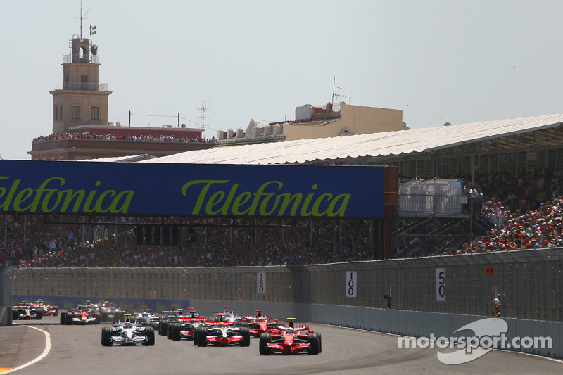 Start: Felipe Massa, Scuderia Ferrari, F2008 ve Lewis Hamilton, McLaren Mercedes, MP4-23