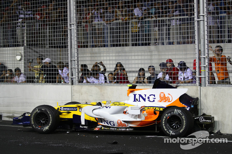 Nelson Piquet, Renault F1 Team, crash