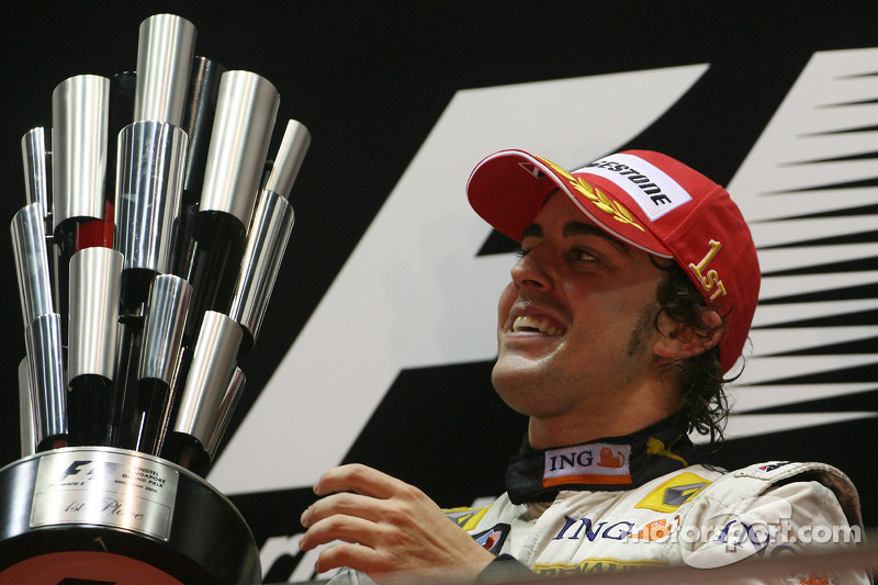 Podio: ganador de la carrera Fernando Alonso