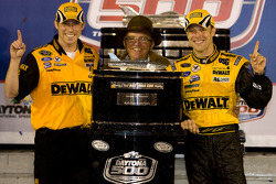 Race winner Matt Kenseth, Jack Roush, crew chief Drew Blickensderfer