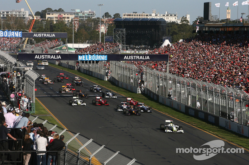 Départ : Jenson Button, Brawn GP, mène la meute