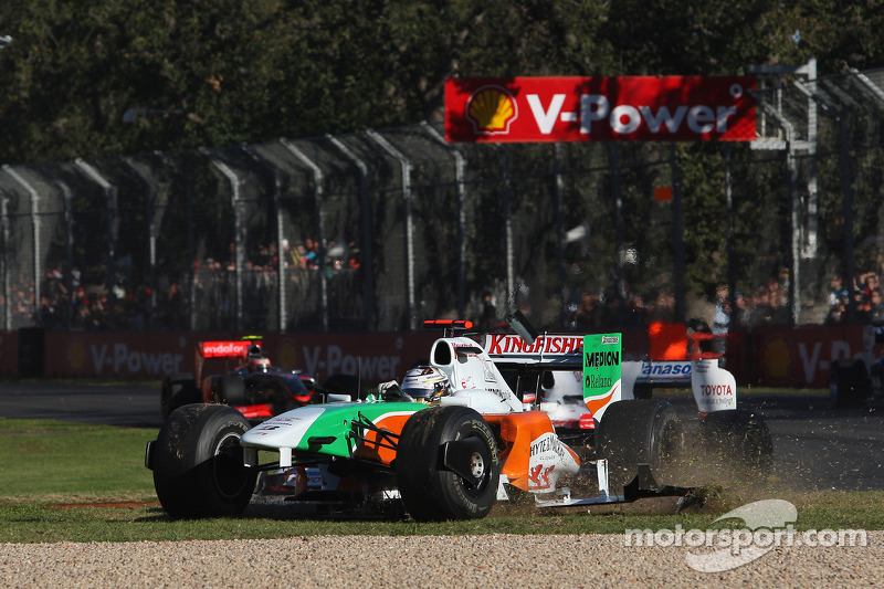 Adrian Sutil, Force India F1 Team avec son aileron avant cassé