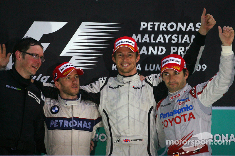 Podium: race winner Jenson Button, Brawn GP, second place Nick Heidfeld, BMW Sauber F1 Team, third p