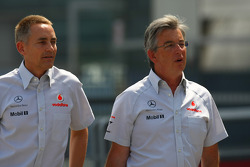 Martin Whitmarsh, McLaren, director ejecutivo, con Ekrem Sami, responsable de McLaren Marketing