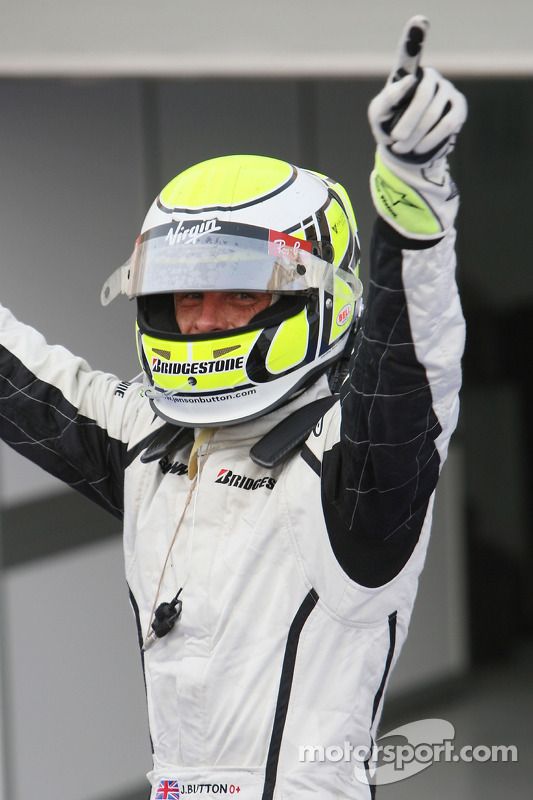 Ganador de la carrera Jenson Button, Brawn GP celebrates