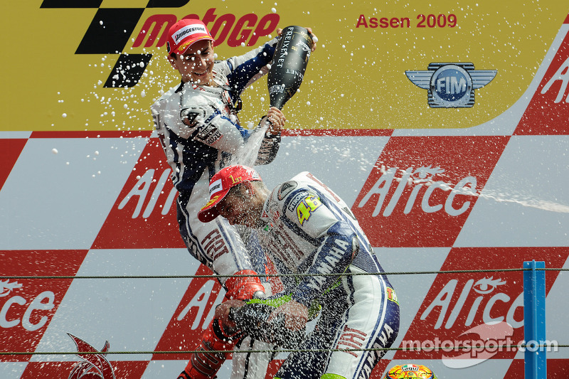 Podium: race winner Valentino Rossi, Fiat Yamaha Team celebrates 100th MotoGP win with Jorge Lorenzo, Fiat Yamaha Team