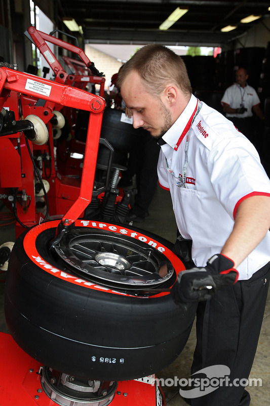 firestone mechanic