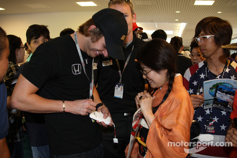Dan Wheldon, Panther Racing with fans