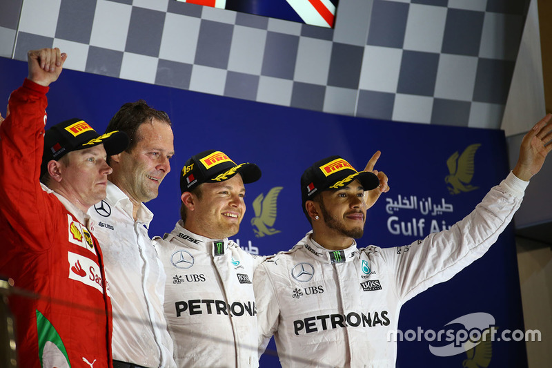 Podio: ganador primer lugar Nico Rosberg, Mercedes AMG F1 Team, segundo lugar Kimi Raikkonen, Ferrari, y tercer lugar Lewis Hamilton, Mercedes AMG F1 Team