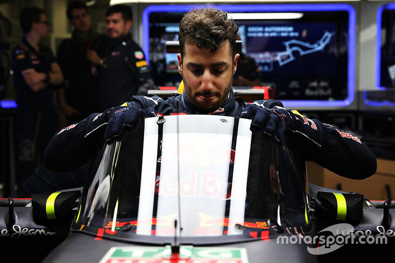 Daniel Ricciardo steigt ins Auto