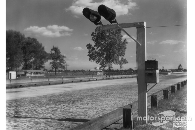 1935: Gelblichter an der Strecke