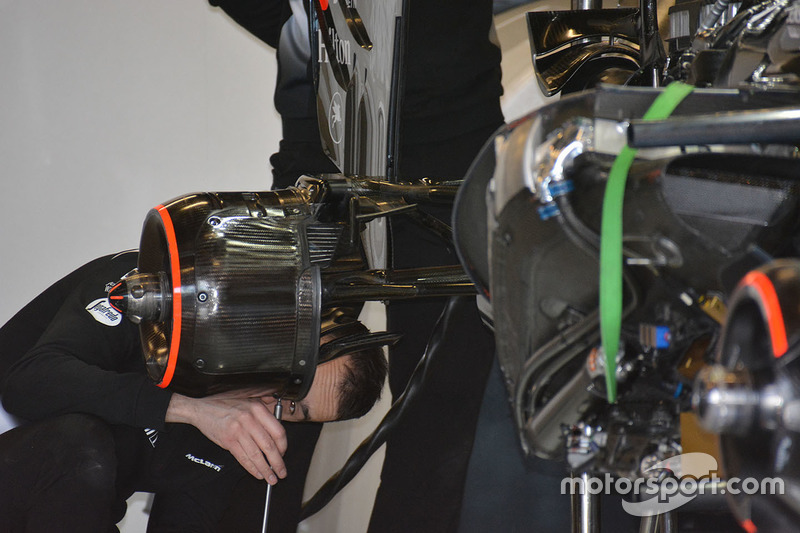 Detalle de los conductos de freno de McLaren MP4-31