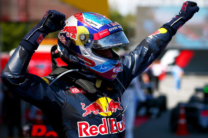 Max Verstappen, Red Bull Racing fête sa première victoire dans le Parc Fermé