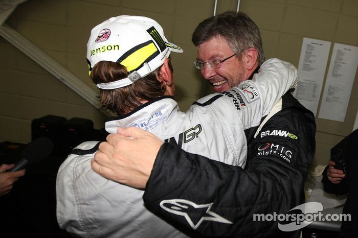 Jenson Button, BrawnGP celebra al ganar el Campeonato Mundial con Ross Brawn director del equipo Bra