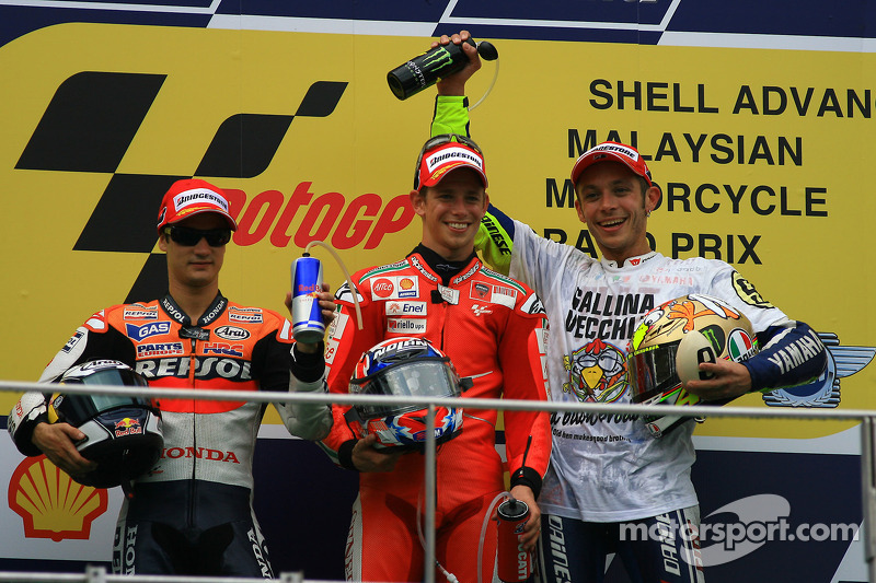 Podium: race winner Casey Stoner, Ducati Marlboro Team with second place Dani Pedrosa, Repsol Honda 