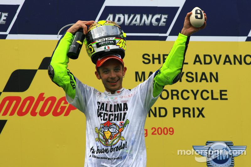Podio: Campeón de MotoGP 2009 Valentino Rossi, Fiat Yamaha Team celebra