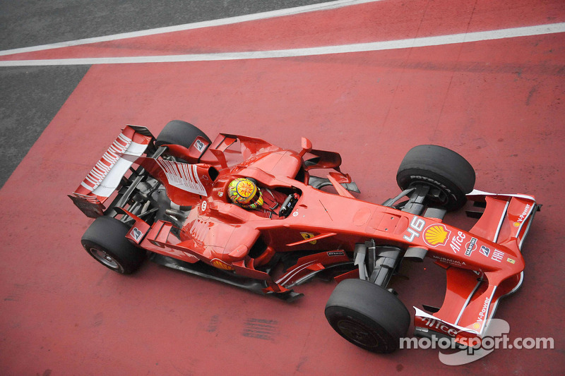 Valentino Rossi au volant de la Ferrari F2008 à Barcelone, en 2010