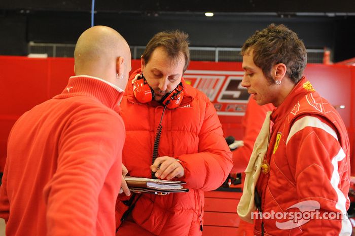 Valentino Rossi prueba el Ferrari F2008 en Barcelona